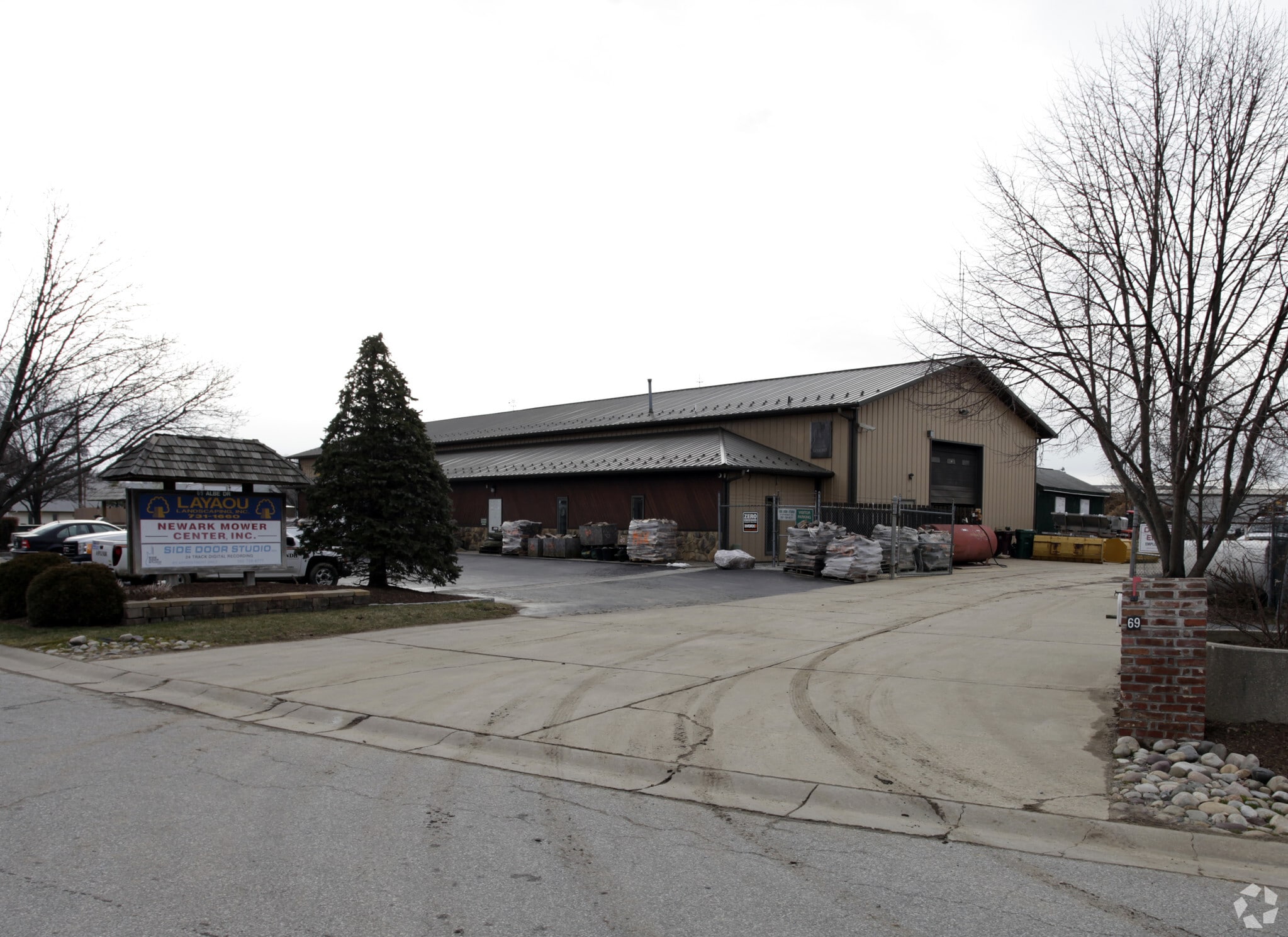 69 Albe Dr, Newark, DE for sale Primary Photo- Image 1 of 3