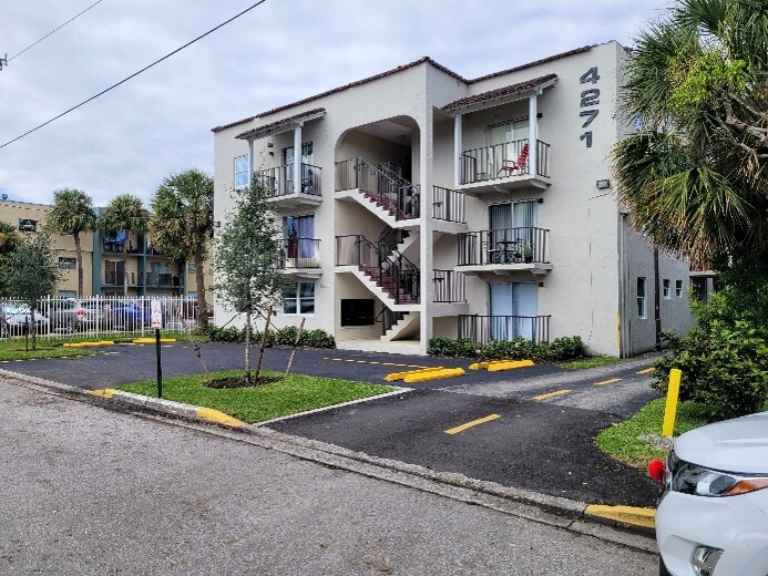4271 NW S Tamiami Canal Dr, Miami, FL for sale - Building Photo - Image 2 of 21
